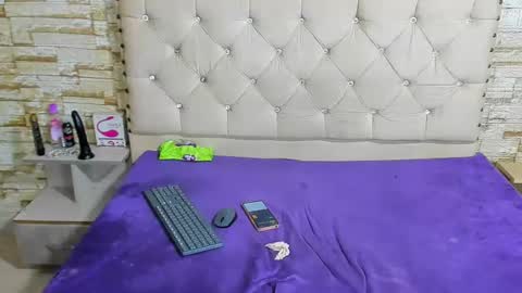 Monii Yi online show from January 4, 2025, 9:54 am