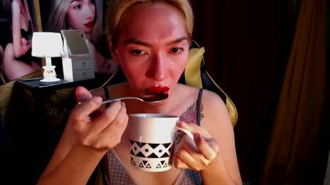 Snapshot of aurakharisma_xx chatting on December 24, 2024, 7:49 am Miss awra online show from December 24, 2024, 7:49 am