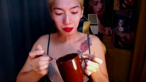 Snapshot of aurakharisma_xx chatting on January 21, 2025, 4:43 am Miss awra online show from January 21, 2025, 4:43 am