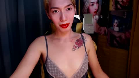 Snapshot of aurakharisma_xx chatting on February 8, 2025, 5:29 am Miss awra online show from February 8, 2025, 5:29 am
