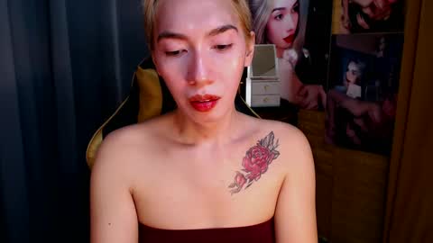 Snapshot of aurakharisma_xx chatting on February 19, 2025, 6:55 am Miss awra online show from February 19, 2025, 6:55 am