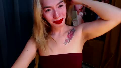 Snapshot of aurakharisma_xx chatting on February 23, 2025, 4:39 am Miss awra online show from February 23, 2025, 4:39 am