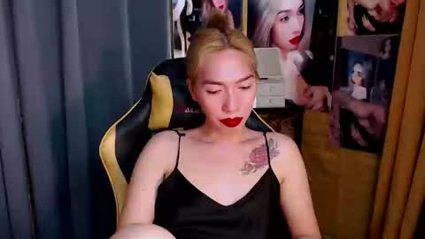 Snapshot of aurakharisma_xx chatting on March 1, 2025, 8:13 am Miss awra online show from March 1, 2025, 8:13 am