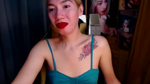 Snapshot of aurakharisma_xx chatting on March 5, 2025, 4:13 am Miss awra online show from March 5, 2025, 4:13 am