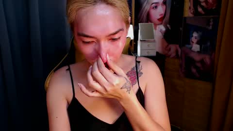 Snapshot of aurakharisma_xx chatting on March 6, 2025, 4:52 am Miss awra online show from March 6, 2025, 4:52 am