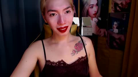 Snapshot of aurakharisma_xx chatting on March 7, 2025, 6:02 am Miss awra online show from March 7, 2025, 6:02 am
