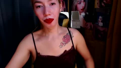 Snapshot of aurakharisma_xx chatting on March 11, 2025, 4:43 am Miss awra online show from March 11, 2025, 4:43 am