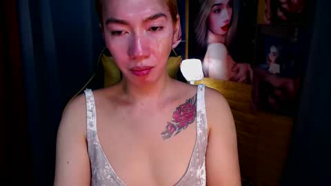 Snapshot of aurakharisma_xx chatting on November 16, 2025, 5:24 am Miss awra online show from November 16, 2025, 5:24 am