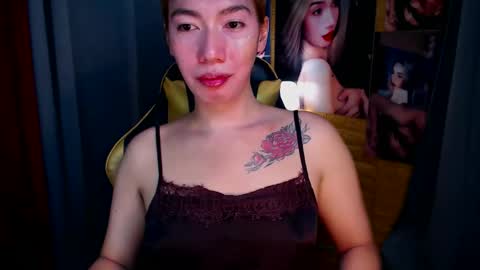 Snapshot of aurakharisma_xx chatting on November 27, 2025, 5:20 am Miss awra online show from November 27, 2025, 5:20 am