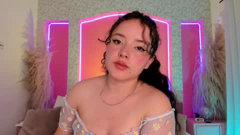 Snapshot of aurora_aaa chatting on December 6, 2024, 7:45 pm Aurora online show from December 6, 2024, 7:45 pm
