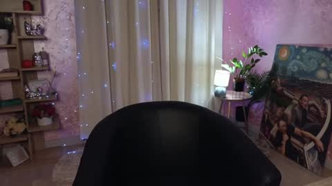 Snapshot of aurora_aksness chatting on December 10, 2024, 6:06 pm Aurora online show from December 10, 2024, 6:06 pm