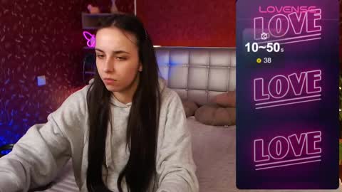 Snapshot of aurora_aksness chatting on February 12, 2025, 2:43 pm Aurora online show from February 12, 2025, 2:43 pm