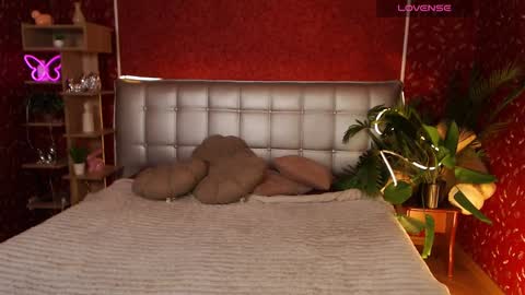 Snapshot of aurora_aksness chatting on February 24, 2025, 4:04 pm Aurora online show from February 24, 2025, 4:04 pm