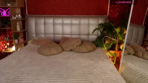 Snapshot of aurora_aksness chatting on March 7, 2025, 6:43 pm Aurora online show from March 7, 2025, 6:43 pm