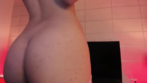 Snapshot of aurora_bellmont chatting on October 30, 2025, 3:41 am Aurora online show from October 30, 2025, 3:41 am