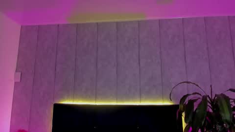 Snapshot of aurora_bellmont chatting on December 16, 2025, 5:23 am Aurora online show from December 16, 2025, 5:23 am