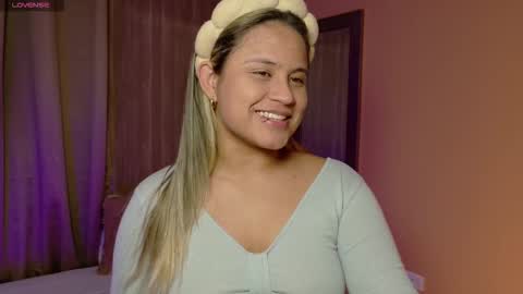 aurora_collins08 online show from January 23, 2025, 2:39 pm