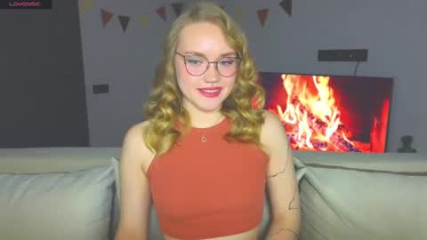 Snapshot of aurora_golden chatting on December 4, 2024, 3:54 pm Kate online show from December 4, 2024, 3:54 pm