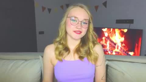 Snapshot of aurora_golden chatting on December 9, 2024, 3:44 pm Kate online show from December 9, 2024, 3:44 pm