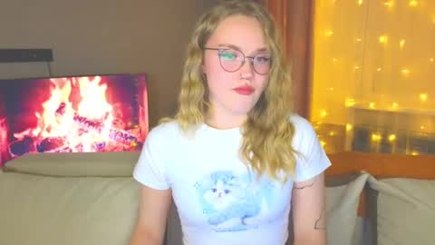 Snapshot of aurora_golden chatting on December 12, 2024, 4:43 pm Kate online show from December 12, 2024, 4:43 pm