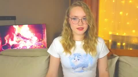 Snapshot of aurora_golden chatting on December 12, 2024, 7:48 pm Kate online show from December 12, 2024, 7:48 pm