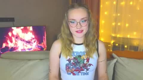 Snapshot of aurora_golden chatting on December 16, 2024, 4:38 pm Kate online show from December 16, 2024, 4:38 pm