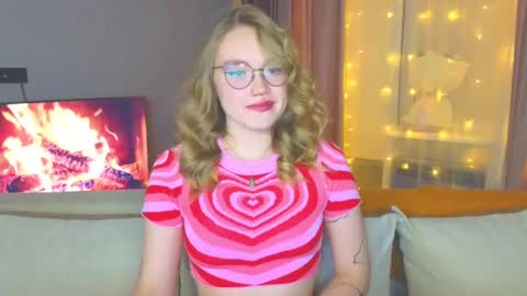 Snapshot of aurora_golden chatting on December 19, 2024, 4:13 pm Kate online show from December 19, 2024, 4:13 pm