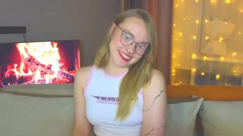 Snapshot of aurora_golden chatting on December 21, 2024, 7:06 pm Kate online show from December 21, 2024, 7:06 pm