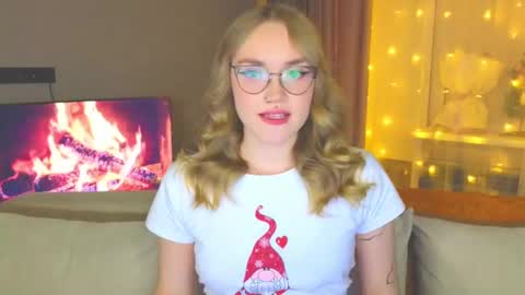 Snapshot of aurora_golden chatting on December 26, 2024, 7:05 pm Kate online show from December 26, 2024, 7:05 pm