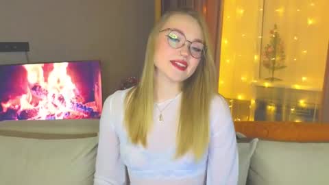 Snapshot of aurora_golden chatting on December 30, 2024, 4:08 pm Kate online show from December 30, 2024, 4:08 pm