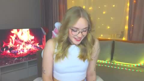 Snapshot of aurora_golden chatting on January 5, 2025, 4:16 pm Kate online show from January 5, 2025, 4:16 pm