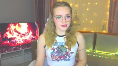 Snapshot of aurora_golden chatting on January 6, 2025, 4:13 pm Kate online show from January 6, 2025, 4:13 pm