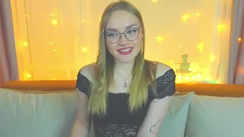 Snapshot of aurora_golden chatting on January 31, 2025, 4:06 pm Kate online show from January 31, 2025, 4:06 pm