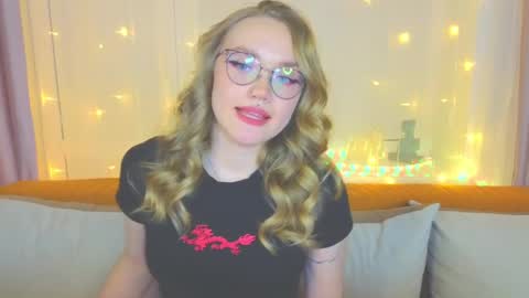 Snapshot of aurora_golden chatting on February 4, 2025, 7:11 pm Kate online show from February 4, 2025, 7:11 pm