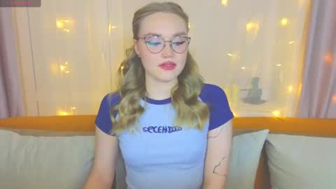 Snapshot of aurora_golden chatting on February 18, 2025, 3:21 pm Kate online show from February 18, 2025, 3:21 pm