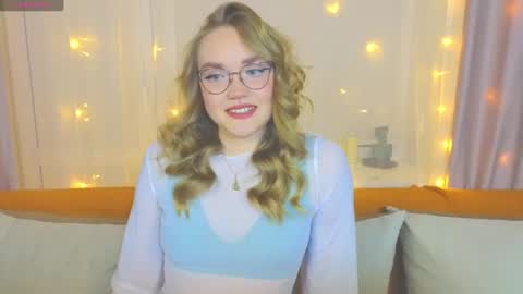 Snapshot of aurora_golden chatting on February 20, 2025, 3:30 pm Kate online show from February 20, 2025, 3:30 pm