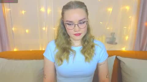 Snapshot of aurora_golden chatting on February 25, 2025, 3:49 pm Kate online show from February 25, 2025, 3:49 pm