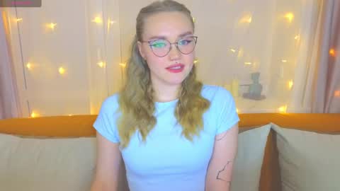 Snapshot of aurora_golden chatting on February 25, 2025, 6:53 pm Kate online show from February 25, 2025, 6:53 pm