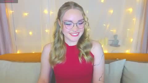Snapshot of aurora_golden chatting on February 28, 2025, 4:31 pm Kate online show from February 28, 2025, 4:31 pm