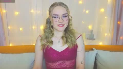 Snapshot of aurora_golden chatting on March 4, 2025, 3:37 pm Kate online show from March 4, 2025, 3:37 pm