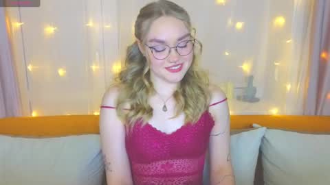 Snapshot of aurora_golden chatting on March 4, 2025, 6:39 pm Kate online show from March 4, 2025, 6:39 pm