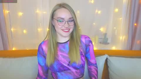 Snapshot of aurora_golden chatting on March 6, 2025, 4:17 pm Kate online show from March 6, 2025, 4:17 pm