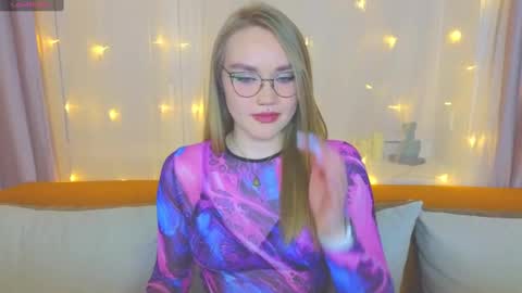 Snapshot of aurora_golden chatting on March 6, 2025, 7:21 pm Kate online show from March 6, 2025, 7:21 pm
