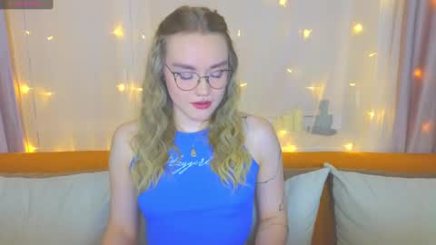 Snapshot of aurora_golden chatting on March 7, 2025, 7:16 pm Kate online show from March 7, 2025, 7:16 pm