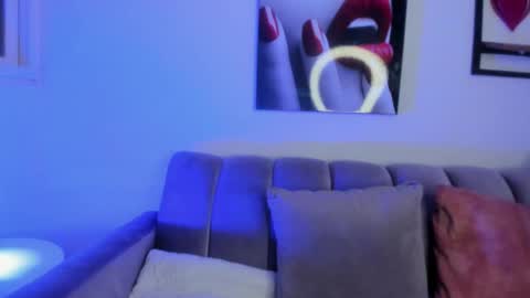 Snapshot of aurora_rainbow chatting on October 23, 2025, 3:17 am aurora_rainbow online show from October 23, 2025, 3:17 am