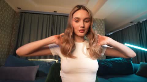 Snapshot of aurora_the_ballerina chatting on January 28, 2025, 6:16 am Aurora online show from January 28, 2025, 6:16 am
