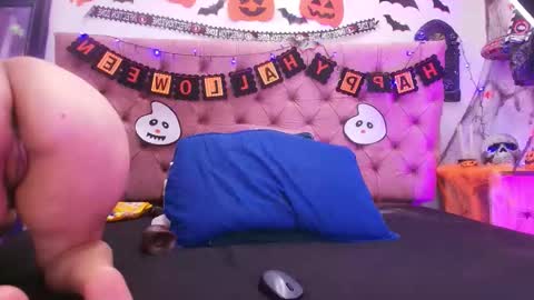 auroraa_miller online show from October 25, 2025, 12:02 pm