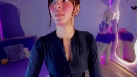 auroracute2 online show from November 13, 2025, 2:16 pm