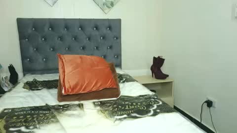 Snapshot of auroraxbbw chatting on November 17, 2025, 7:14 am Aurora online show from November 17, 2025, 7:14 am