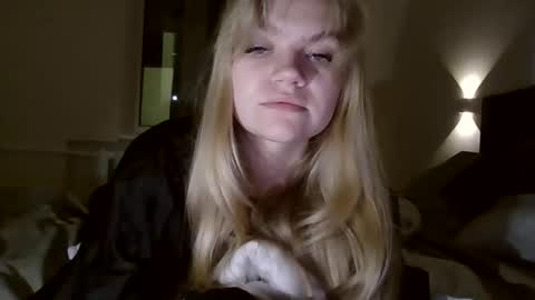 Snapshot of auroraxroses chatting on October 25, 2025, 4:57 pm AuroraXRoses online show from October 25, 2025, 4:57 pm